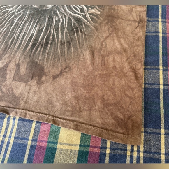 The Mountain Graphic Wolf/Tree Tee - Picture 4 of 9